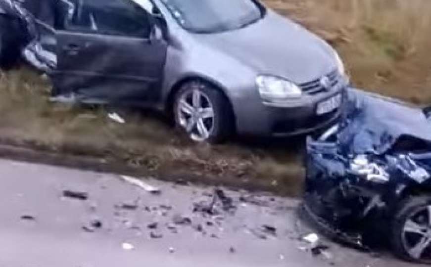 Nakon saobraćajne nesreće u bh. gradu, dvije osobe povrijeđene