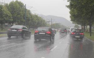 Stanje na putevima u našoj zemlji: Radovi, obustave, odroni i mokra cesta