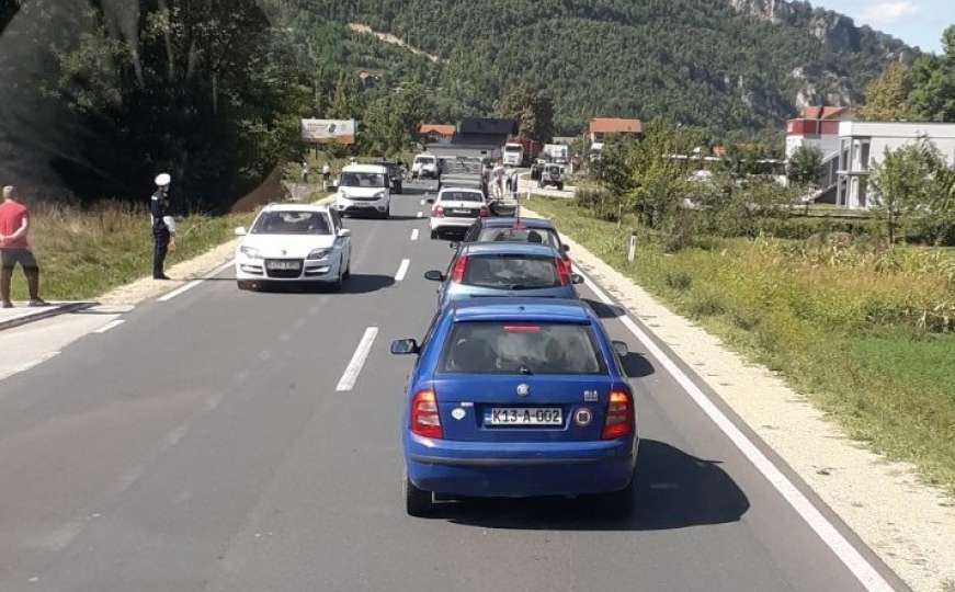 Udes tri vozila na putu Maglaj - Doboj: Saobraćaj se odvija jednom trakom