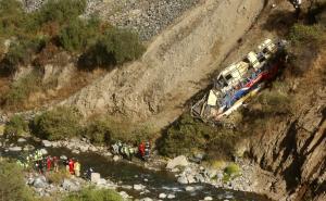 Autobus pao s autoputa u peruanskim Andima, najmanje 29 poginulih