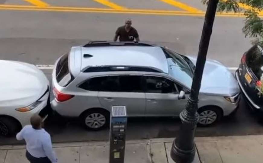 Kakav majstor: Vozač isparkirao iz tijesnog mjesta - postao hit