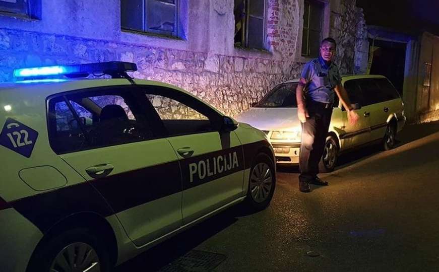 Policija zaustavila vozača BMW zbog prekršaja, a on im prijetio 