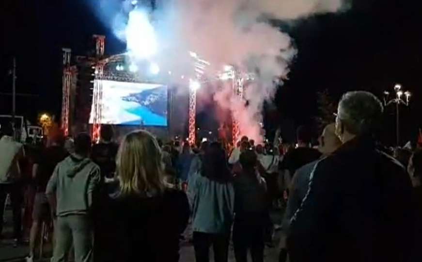 Na Cetinju počeo svenarodni crnogorski zbor: Zastave, pjesme i stotine građana