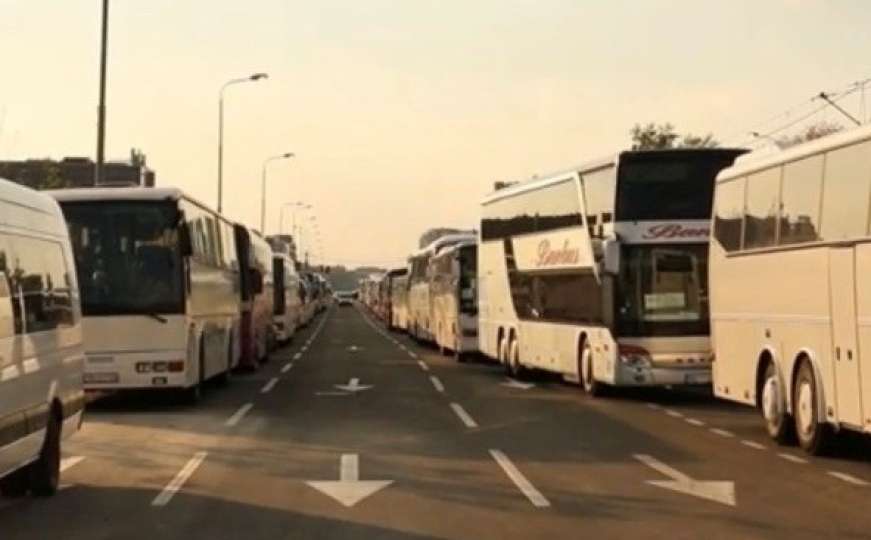 Crnogorski mediji: Autobusi iz Beograda krenuli na Cetinje