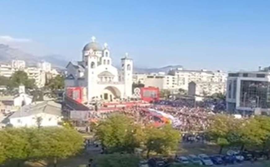 Svečani doček Porfirija u Podgorici: Građani uzvikivali "Ne damo svetinje"