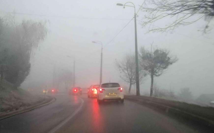 Upozorenje vozačima: Oprez zbog magle, odrona i klizišta na cestama