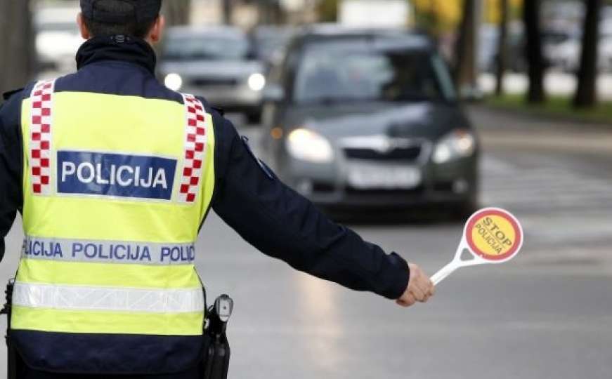 Pijan vozio neregistrovan automobil bez vozačke dozvole: Policija otkrila i dug