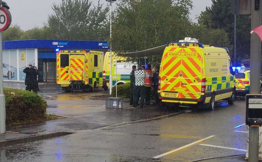 Talačka kriza u Bristolu: Muškarac naoružan nožem drži osoblje benzinske pumpe