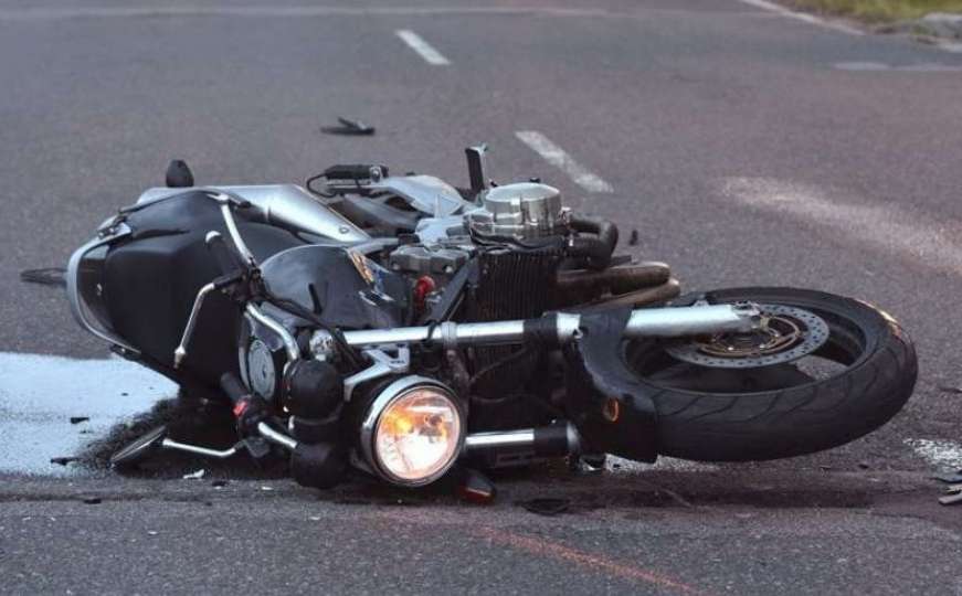 Nesreća na ulazu u bh. grad: U sudaru  povrijeđen motociklista