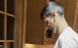 Video Đokovića "pomeo internet": Novak završio u 'trećoj smjeni' s prljavim tanjirima