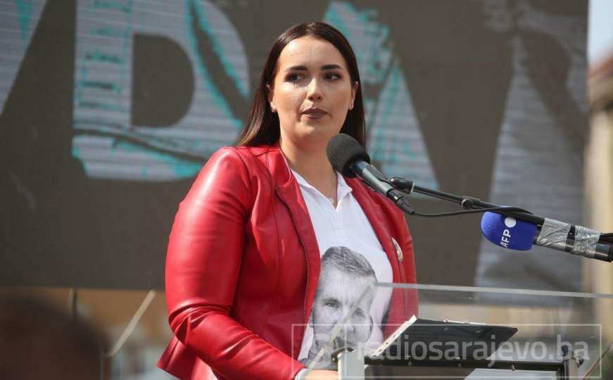 Arijana Memić: "Danas gledam masu koja nosi istinu i koja je krenula po pravdu"