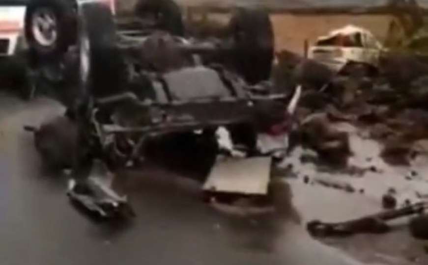 Objavljen snimak snažnog tornada u Italiji, oluja nosila automobile
