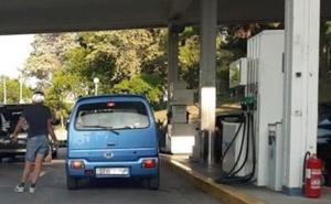 Prizor s benzinske pumpe hit je na internetu: Pogledajte kako Splićanin toči gorivo...
