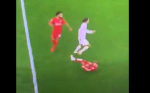 Stravična povreda u Premier ligi: Igrač Liverpoola slomio nogu, Salah prekinuo meč 