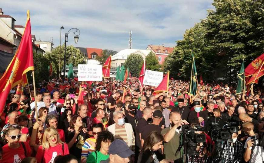 Na Cetinju održan masovni protest s porukom - "Ne klerofašizmu"