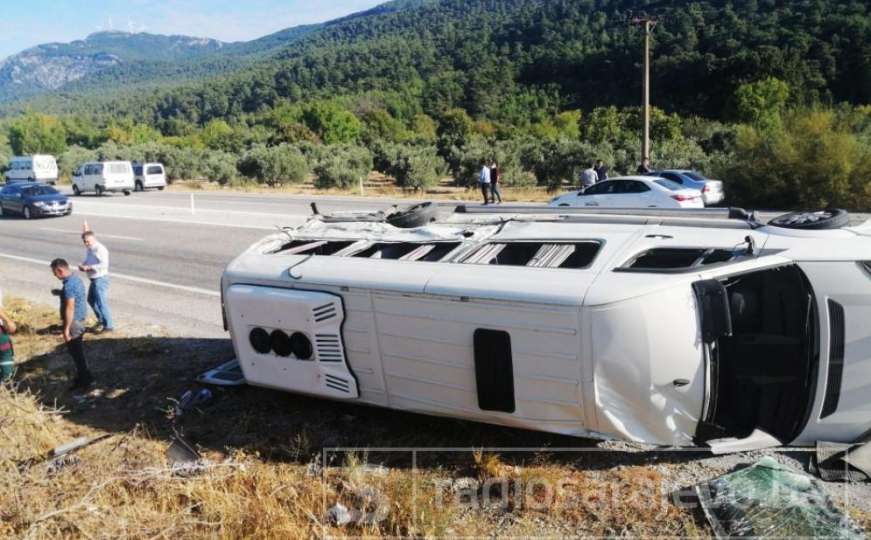 Teška nesreća u Turskoj: Sudar školskog i turističkog autobusa, jedna osoba poginula 