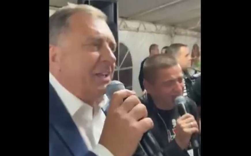 Dodik ponovo pjeva, dobio i pojačanje za mikrofonom