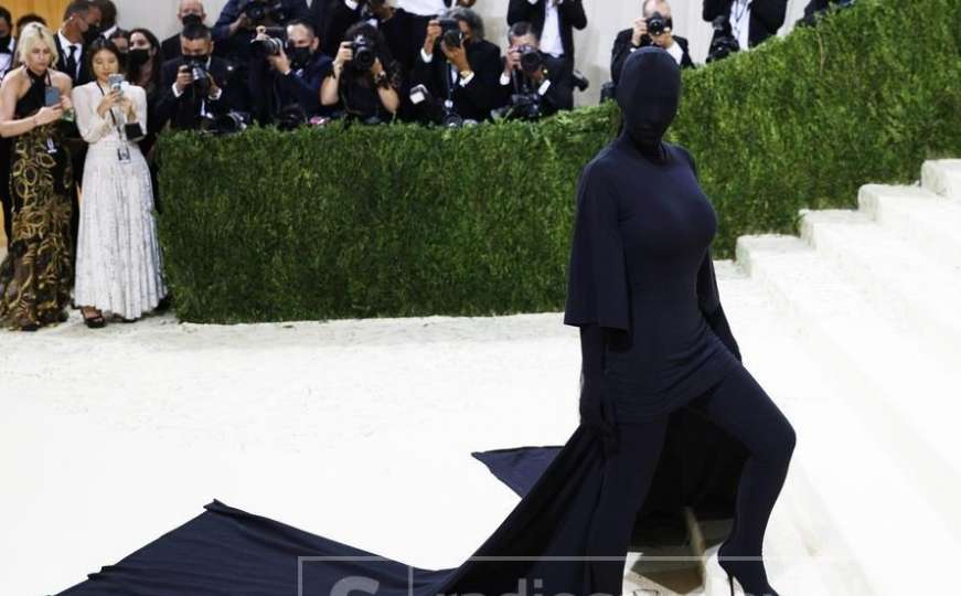 Kim Kardashian ne prestaje da iznenađuje sa svojim odjevnim kombinacijama