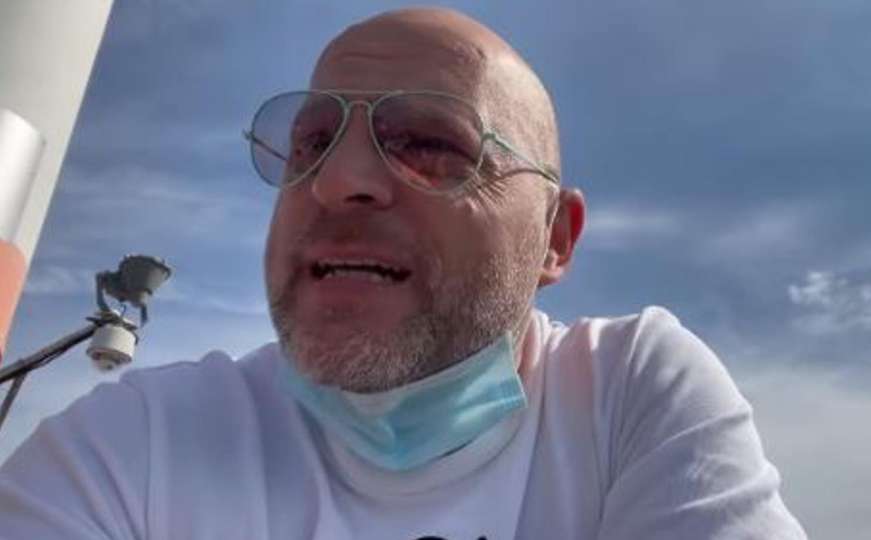 Rene Bitorajac nasmijao sve: Popeo se na vrh nebodera i snimio urnebesan video