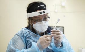 Amerikanci misle da je treća doza Pfizera potrebna za samo dvije kategorije ljudi 