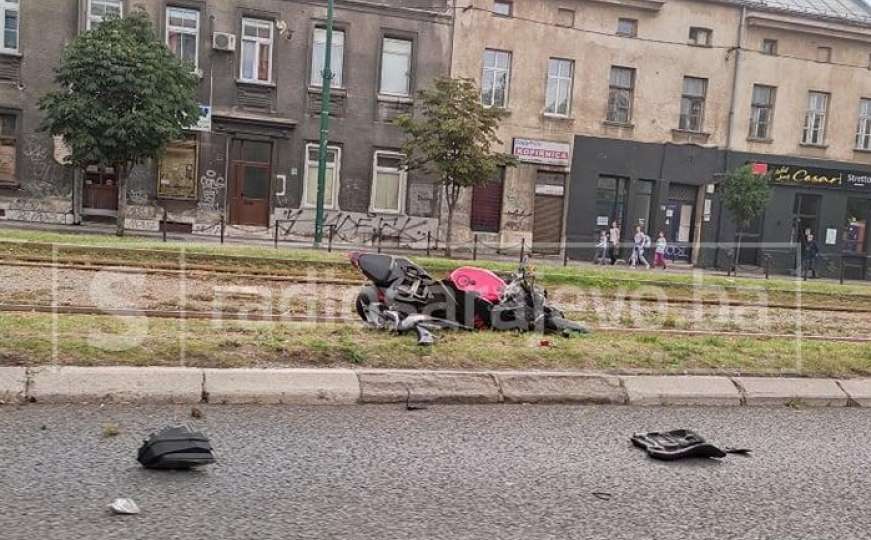 Težak udes u Sarajevu, povrijeđen motociklista 