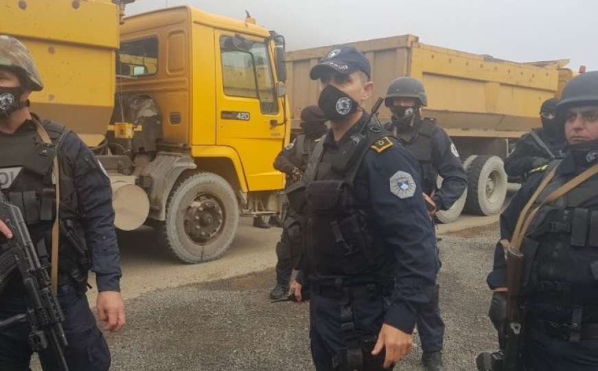 Kosovski specijalci na Јarinju i Brnjaku, počelo oduzimanje tablica