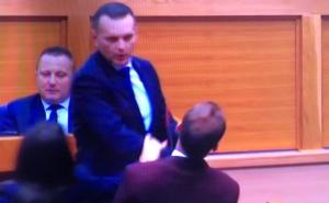 Nakon što je ošamario Stanivukovića, Lukač poručio u sudnici: Nisam kriv!