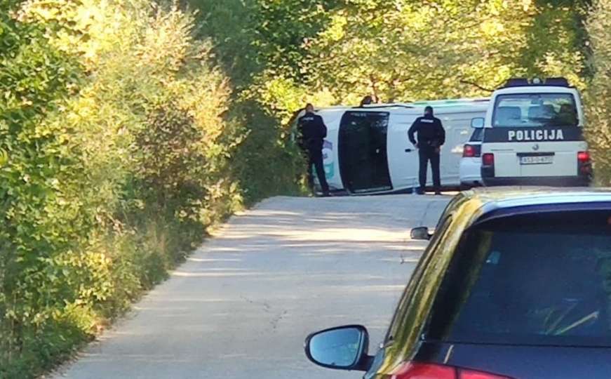 Nesreća u BiH: Prevrnulo se dostavno vozilo brze pošte