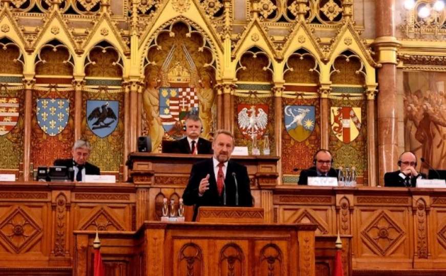 Izetbegović: Građani BiH su taoci onih koji odlikuju presuđene ratne zločince