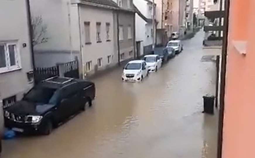 Totalna havarija: Građane Zagreba jutros dočekala poplava, voda teče satima 