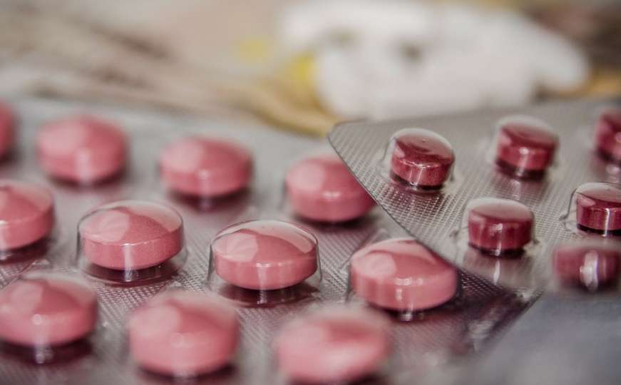 Pfizer testira tablete protiv COVID-19: "Terapija bi mogla pomoći u ranom suzbijanju"