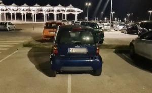 Ovako parking papak ostavlja Smarta
