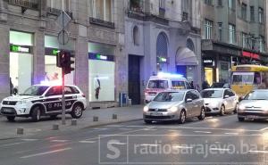 Šta se dešava u Titovoj ulici? Policija blokirala prolaz, Hitna na mjestu događaja