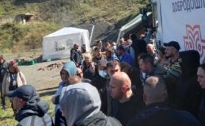 Haos na Jarinju: Rosu krenuo u rikverc, Srbi skandiraju "Srbija, Srbija"