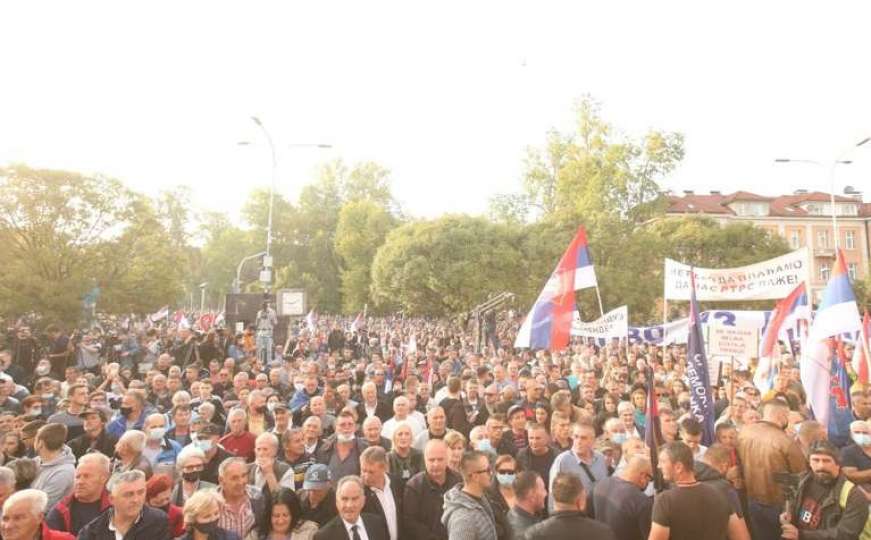 Borenović na protestima: Ili oni ili mi?