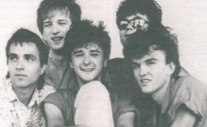 Zapjevajmo: Crvena jabuka i "Dirli, dirli, dirlija nemoj dizat' graju..."