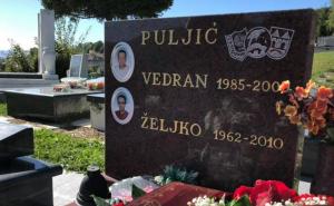 Navijači Sarajeva položili cvijeće na grob Vedrana Puljića povodom 12 godina smrti 