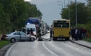 Teška nesreća kod Mostara: Sudarili se autobus i automobil