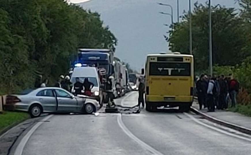 Teška nesreća kod Mostara: Sudarili se autobus i automobil