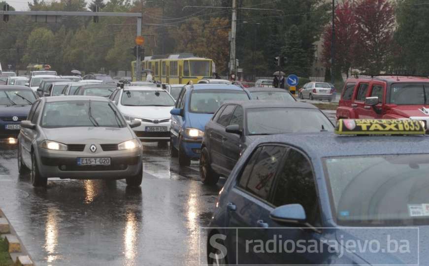Zbog kiše otežan saobraćaj širom BiH