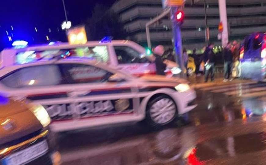Teška nesreća u centru Sarajeva: Vozilom udario čak tri pješaka