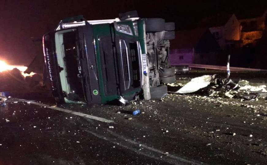 Teška nesreća u Hrvatskoj: Vozač kamiona iz BiH ispao iz kabine, bore mu se za život