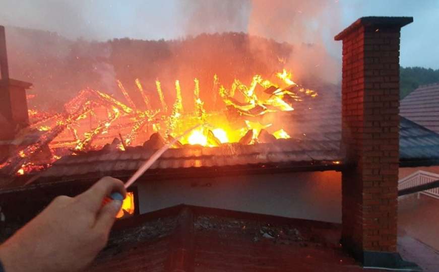 Veliki požar u Novoj Kasabi: Vatra progutala kuću, šteta ogromna