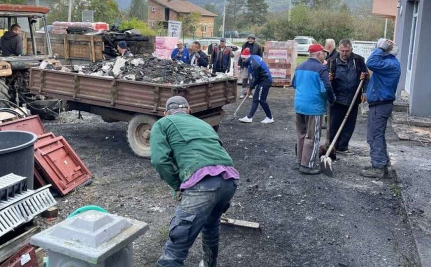 Mještani Nove Kasabe zajedničkim snagama u akciji čišćenja nakon požara