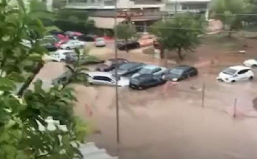 Nezapamćena oluja i poplava u Atini: Vjetar čupao zidove, djeca evakuirana iz škola