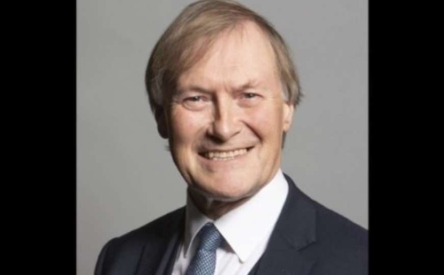 Preminuo britanski parlamentarni zastupnik nakon što je izboden u crkvi