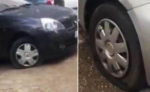 Vandalizam u Beogradu: Izbušene gume svim automobilima na parkingu