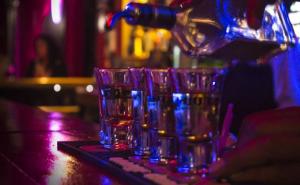 Smrtonosno trovanje: Pili švercovani alkohol, preminulo 18 ljudi