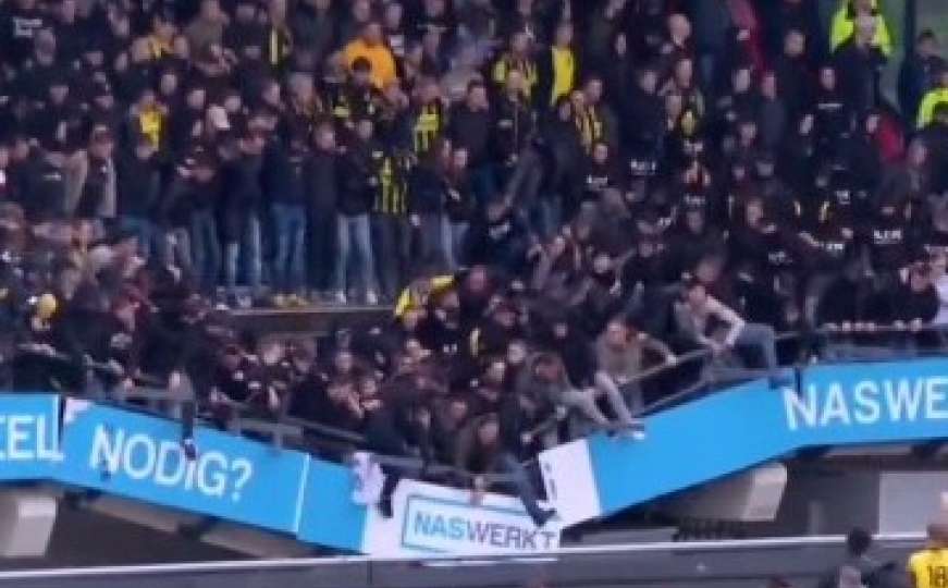 Stravičan snimak iz Holandije: Srušila se tribina s navijačima