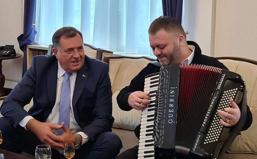 Sramotno: Dodik u zgradu Predsjedništva BiH doveo harmonikaša